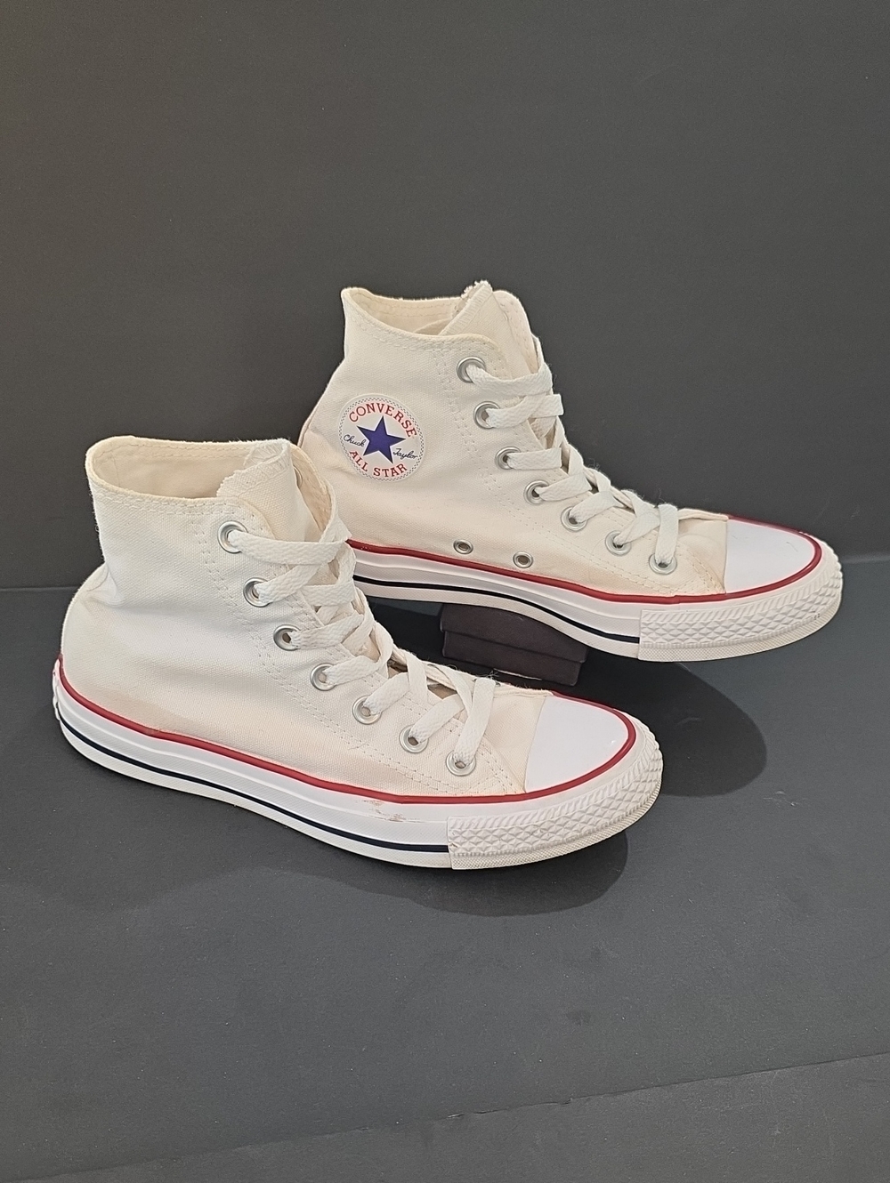 Converse All Star Women's High Top Sneakers in White with Red Trim Size 6